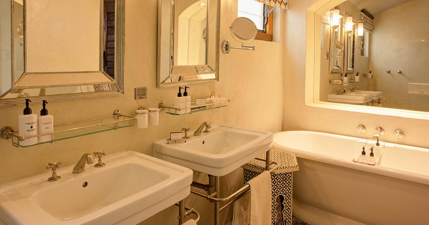 Chobe Game Lodge standard room bathroom