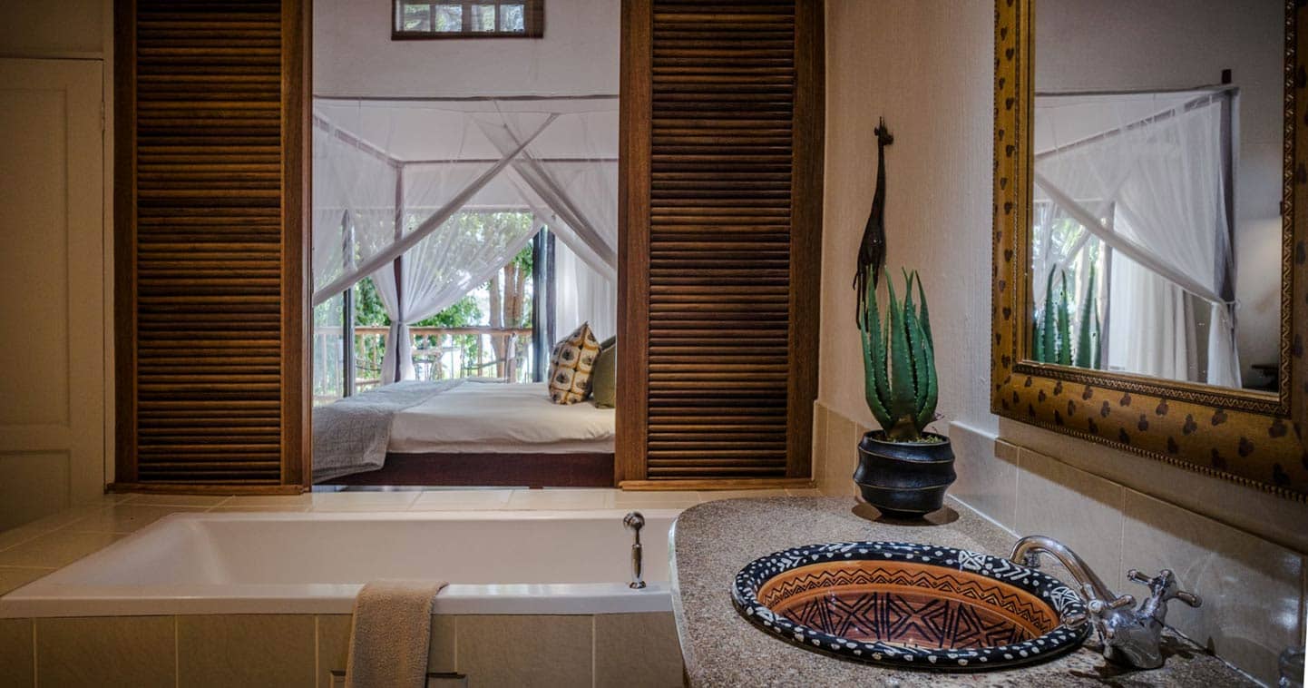 Chobe Marina Lodge bathroom